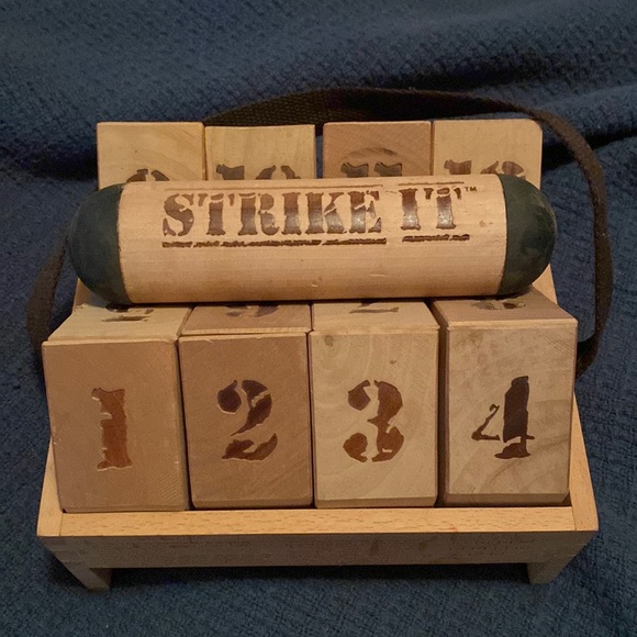 Strike It! Outdoor Game - Picture 1 of 5